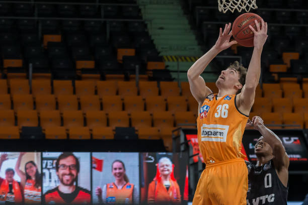 某中甲球队 某中甲球队