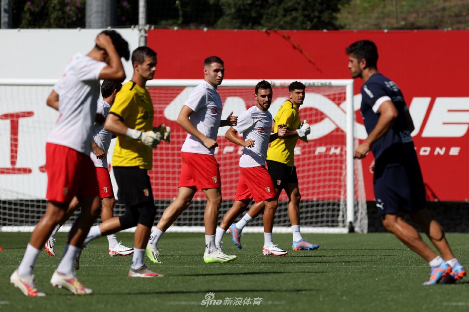 崭露头角 崭露头角